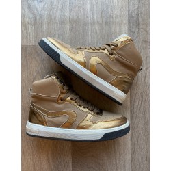 Hip sneaker gold