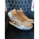 Hip sneaker gold