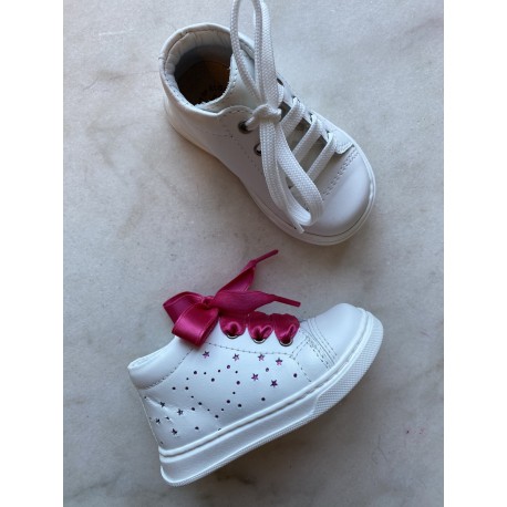 Lunella sneaker