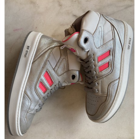 Hip sneaker