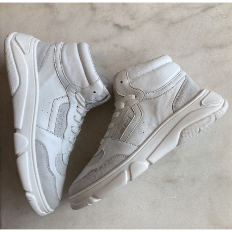 Hip sneaker
