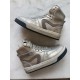 Hip sneaker gold