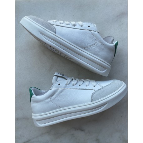 Hip sneaker