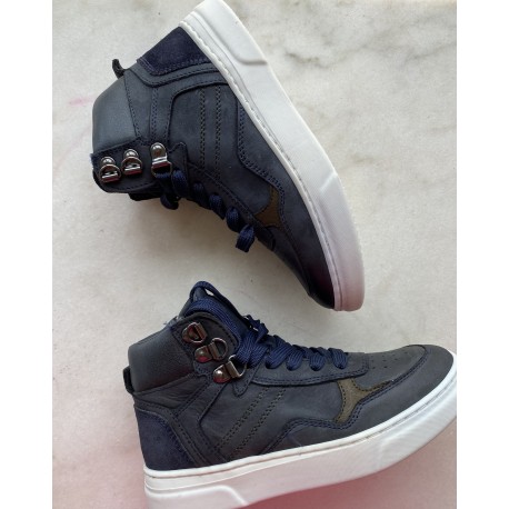 Hip sneaker