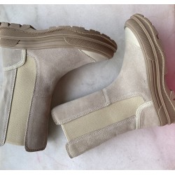 Hip shoestyle bootie