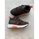 Velcro sneaker