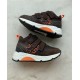 Velcro sneaker