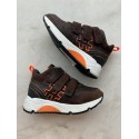 Velcro sneaker