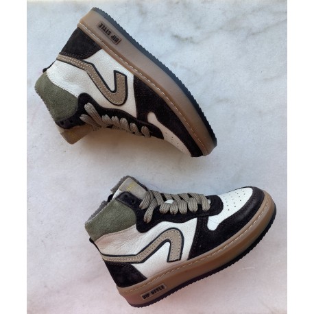 Hip sneaker